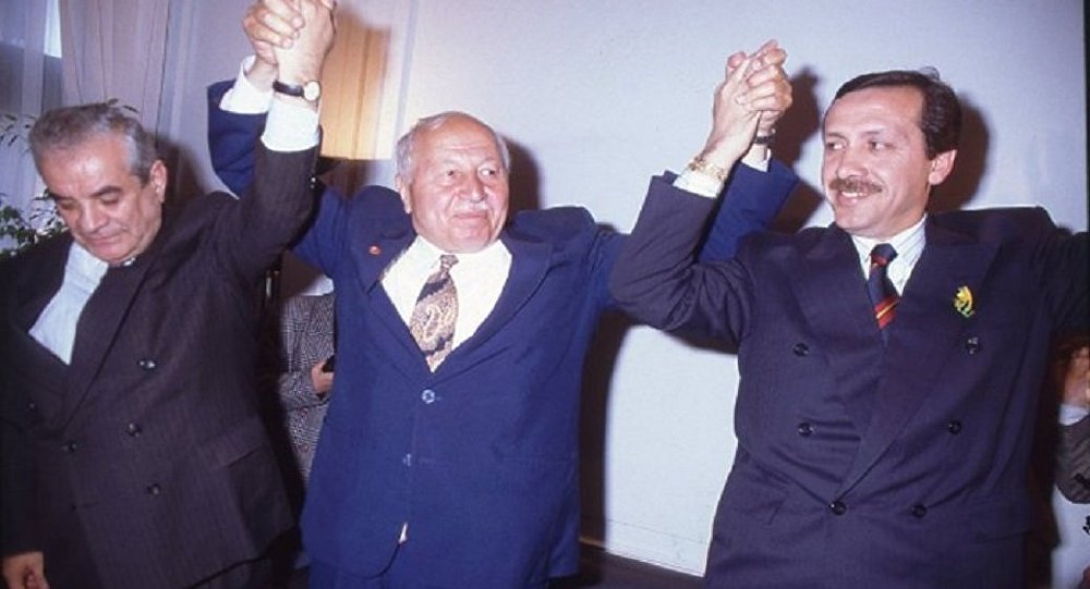 Erdogan and Welfare (precursor to AKP) party leader raise hands with defeated opponent in 1994 mayoral election. source:  https://tr.sputniknews.com/politika/201904031038587541-imamoglu-bz-adalet-istiyoruz/